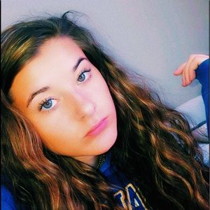 Meet your Posher, Chloe